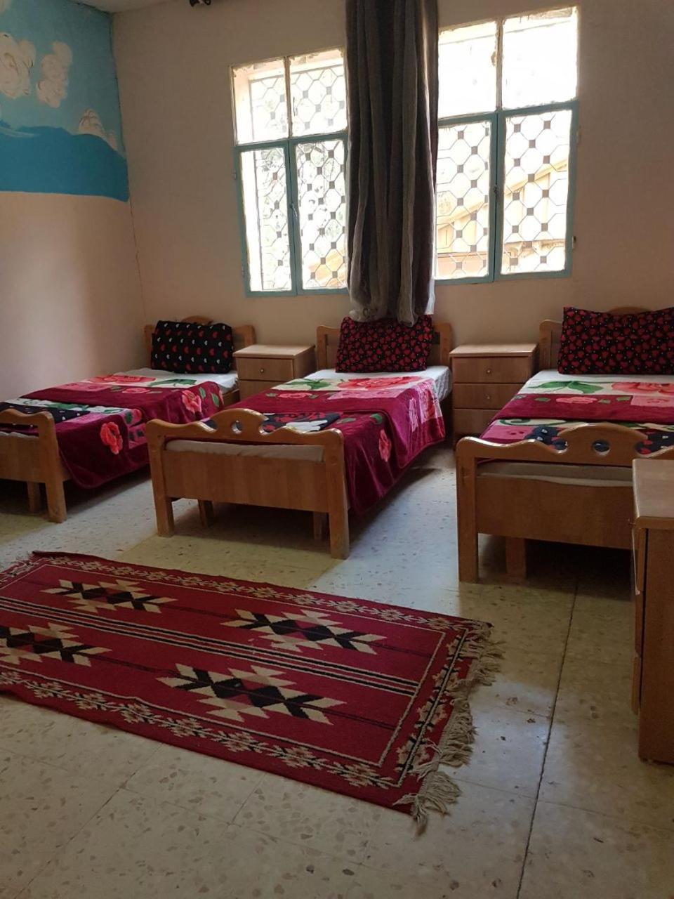 Dana Moon Hostel Екстер'єр фото